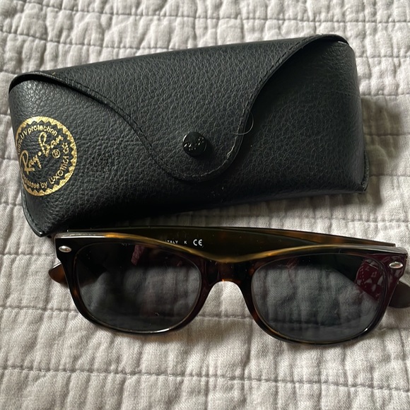 Ray Ban Wayfarer Sunglasses - Picture 2 of 4